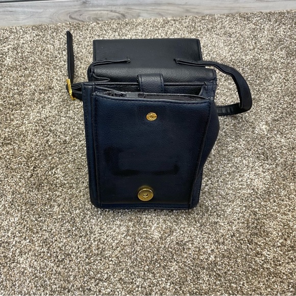 All Leather Compartmentalism Crossbody Travel Vacation Shoulder Bag - Picture 3 of 12